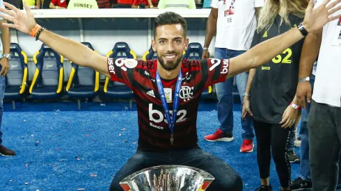 Pablo Marí, ex-Flamengo, surge como oportunidade de mercado no Brasileirão. (Photo by Wagner Meier/Getty Images)