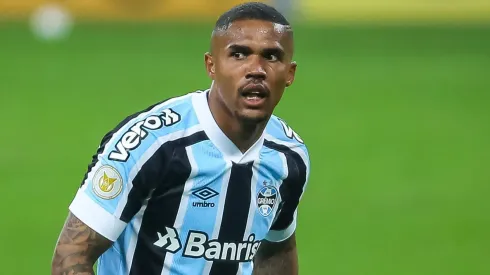 Douglas Costa recebe proposta e prepara acerto com rival do Grêmio. Foto: Pedro H. Tesch/AGIF