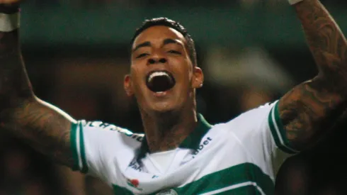 Opinião: Alef Manga seria um bom reforço para o Corinthians em 2024. Foto: Gabriel Machado/AGIF