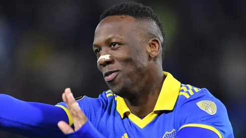 Flamengo pode sofrer chapéu e 'perder' Advíncula para grande rival (Photo by Marcelo Endelli/Getty Images)