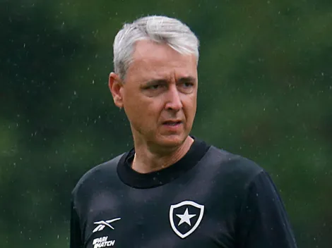 Tiago Nunes revela dezenas de laterais oferecidos ao Botafogo e manda recado