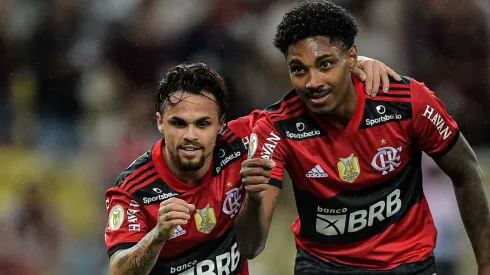 Ex-Flamengo entra na mira do Palmeira. Foto: Thiago Ribeiro/AGIF