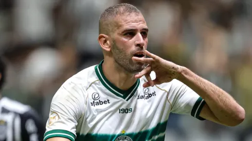 Slimani acerta com clube surpreendente e deixa o Coritiba após 11 jogos. Foto: Gilson Lobo/AGIF