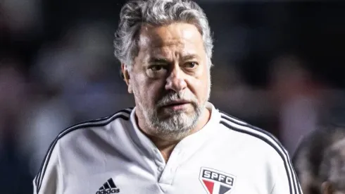 SP - SANTOS - 08/11/2023 - BRASILEIRO A 2023, SAO PAULO X BRAGANTINO - Julio Casares presidente do Sao Paulo durante partida contra o Bragantino no estadio Vila Belmiro pelo campeonato Brasileiro A 2023. Foto: Abner Dourado/AGIF