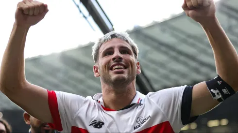 MG - BELO HORIZONTE - 04/02/2024 - SUPERCOPA 2024, PALMEIRAS X SAO PAULO - Calleri jogador do Sao Paulo comemora titulo ao final da partida contra o Palmeiras no estadio Mineirao pelo campeonato Supercopa 2024. Foto: Gilson Lobo/AGIF