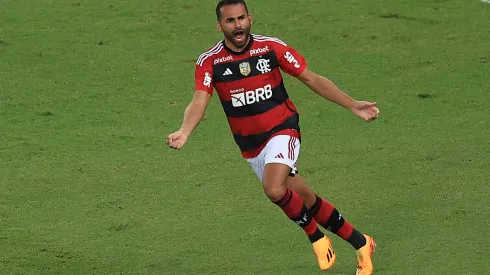 RIO DE JANEIRO, BRAZIL - APRIL 26: Thiago Maia of Flamengo celebrates after scoring the first goal of his team during the match between Flamengo and Maringa F.C. as part of Copa Do Brasil 2023 at Maracana Stadium on April 26, 2023 in Rio de Janeiro, Brazil. (Photo by Buda Mendes/Getty Images)
