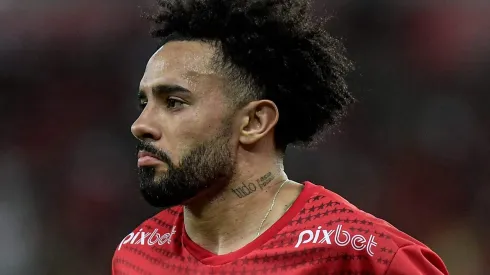 RJ - RIO DE JANEIRO - 27/12/2023 - AMISTOSO, TIME DAS ESTRELAS - Claudinho jogador do time Vermelho durante partida contra o time branco no estadio Maracana pelo Jogo das Estrelas 2023. Foto: Thiago Ribeiro/AGIF