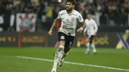 SAO PAULO, BRAZIL - NOVEMBER 1: Yuri Alberto of Corinthians celebrate after scoring the first goal of his team during the match between Corinthians and Athletico Paranaense as part of Brasileirao Series A 2023 at Neo Quimica Arena on November 1, 2023 in Sao Paulo, Brazil. (Photo by Ricardo Moreira/Getty Images)