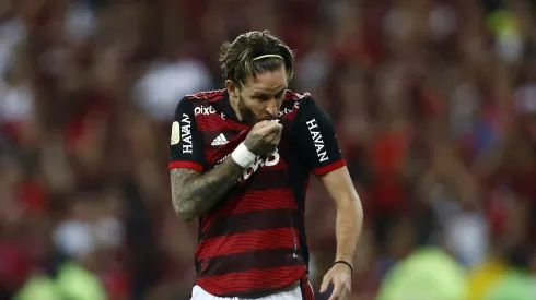 RIO DE JANEIRO, BRAZIL - OCTOBER 19: Léo Pereira of Flamengo celebrates after scoring his penalty in the shootout after the second leg match of the final of Copa do Brasil 2022 between Flamengo and Corinthians at Maracana Stadium on October 19, 2022 in Rio de Janeiro, Brazil. (Photo by Wagner Meier/Getty Images)
