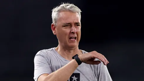 Tiago Nunes vê problema recorrente no Botafogo (Foto: Buda Mendes/Getty Images)