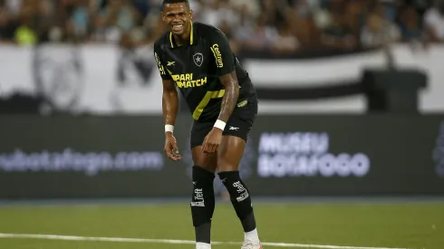 RIO DE JANEIRO, BRAZIL - DECEMBER 3: Junior Santos of Botafogo reacts during the match between Botafogo and Cruzeiro as part of Brasileirao 2023 at Estadio Olimpico Nilton Santos on December 3, 2023 in Rio de Janeiro, Brazil. (Photo by Wagner Meier/Getty Images)