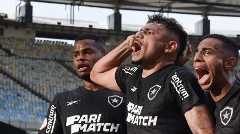 Botafogo e Grêmio podem trocar jogadores. Foto: Thiago Ribeiro/AGIF