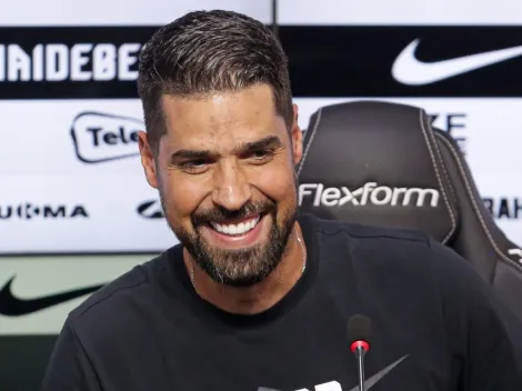 António Oliveira toma atitude no mercado da bola para fechar com +3 reforços no Corinthians