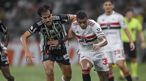 Igor Gomes(L) of Atletico MG and Caio Paulista (R) of Sao Paulo (Photo by João Guilherme/Getty Images)