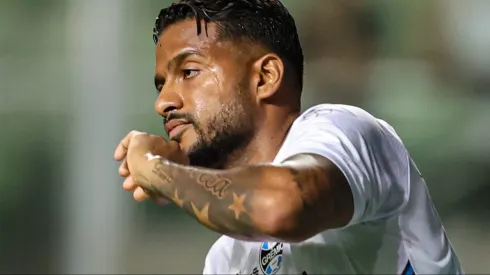 MG - BELO HORIZONTE - 28/10/2023 - BRASILEIRO A 2023, AMERICA-MG X GREMIO - Reinaldo jogador do Gremio comemora seu gol durante partida contra o America-MG no estadio Independencia pelo campeonato Brasileiro A 2023. Foto: Gilson Lobo/AGIF