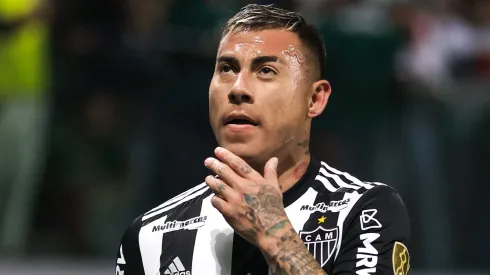 SP - Sao Paulo - 10/08/2022 - LIBERTADORES 2022, PALMEIRAS X ATLETICO-MG - Eduardo Vargas jogador do Atletico-MG recebe cartao vermelho do arbitro durante partida contra o Palmeiras no estadio Arena Allianz Parque pelo campeonato Copa Libertadores 2022. Foto: Marcello Zambrana/AGIF