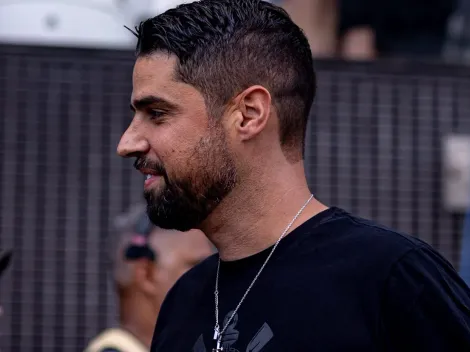 António Oliveira sorri à toa com notícia envolvendo novos reforços no Corinthians