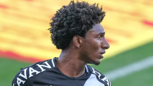 Clube brasileiro pode pagar R$ 100 mi e anunciar Talles Magno, ex-Vasco. Foto: Marcello Zambrana/AGIF