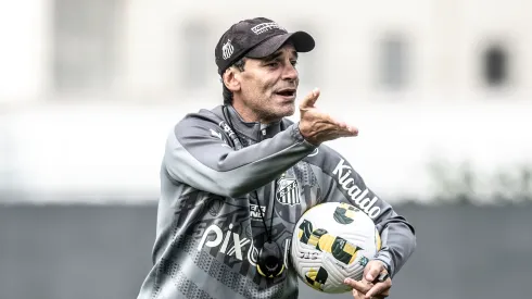 Dívida com Bustos impede Santos de contratar reforços (Foto: Ivan Storti/Santos FC/Divulgação)
