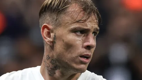 Rival do Corinthians pode ir com tudo para fechar com Roger Guedes. Foto: Marcello Zambrana/AGIF