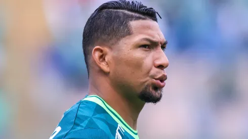 Rony jogador do Palmeiras durante partida contra o Santos no estadio Arena Barueri pelo campeonato Brasileiro A 2023. Foto: Marcello Zambrana/AGIF