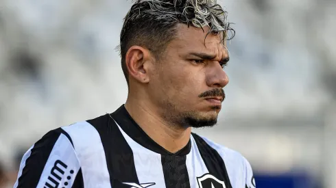 Torcedores sugerem troca de jogadores envolvedo atletas do Botafogo e São Paulo. Foto: Thiago Ribeiro/AGIF