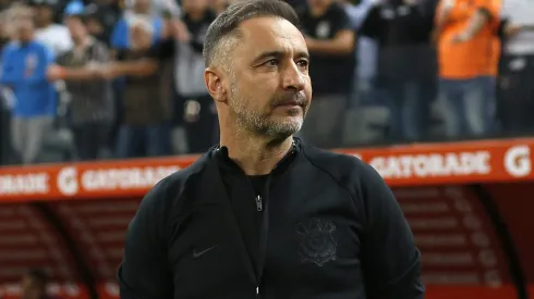 Vítor Pereira volta a ser assunto no Corinthians e detona ídolo do clube: "Covarde". (Photo by Ricardo Moreira/Getty Images)