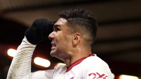 Casemiro marca gol importante no Manchester United. Foto: Catherine Ivill/Getty Images