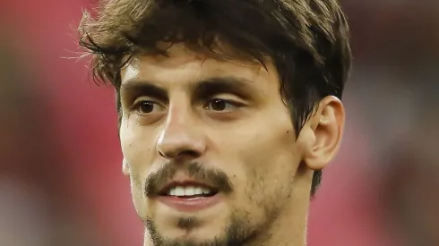 Rodrigo Caio recebe proposta oficial para jogar em rival do Flamengo (Photo by Bruna Prado/Getty Images)