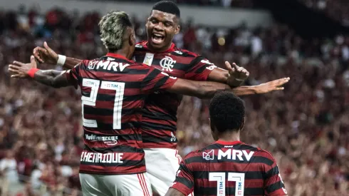 Campeão da Libertadores com o Flamengo decide assinar com o Grêmio de última hora.