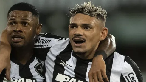 Atlético Mineiro oferece Eduardo Vargas em troca de craque do Botafogo. Foto: Jorge Rodrigues/AGIF