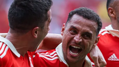 Bahia pode aplicar chapéu o Corinthians e anunciar meia do Internacional. Foto: Maxi Franzoi/AGIF