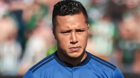 PR – CURITIBA – 11/11/2023 – BRASILEIRO A 2023, CORITIBA X CRUZEIRO – Marlon jogador do Cruzeiro durante execucao do hino nacional antes da partida contra o Coritiba no estadio Durival de Britto pelo campeonato Brasileiro A 2023. Foto: Robson Mafra/AGIF