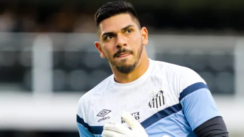 João Paulo, do Santos, se oferece para atuar em grande clube do Brasileirão, afirma jornalista. Foto: Reinaldo Campos/AGIF
