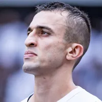 Não deve jogar com João Schmidt: Jogador do Santos atrai interesse e Carille deve \'dispensar\'