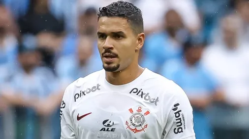 Athletico Paranaense descarta Lucas Veríssimo e quer anunciar zagueiro do rival. (Photo by Pedro H. Tesch/Getty Images)