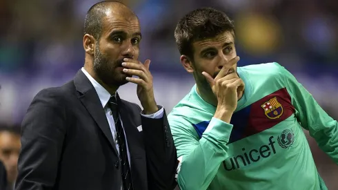 Head Coach Josep Guardiola (L) of Barcelona gives instructions to Gerard Pique (Photo by Manuel Queimadelos Alonso/Getty Images)
