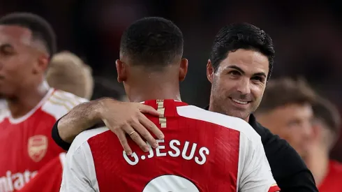 Arteta e Gabriel Jesus juntos no Arsenal. Foto: Ryan Pierse/Getty Images