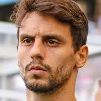 Sem clube desde que deixou o Flamengo, Rodrigo Caio pode assinar com campeão brasileiro
