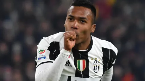 Alex Sandro topa retornar ao Brasil e é aprovado para reforçar tricampeão da Libertadores. (Photo by Valerio Pennicino/Getty Images)