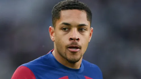 Vitor Roque pode deixar o Barcelona para vestir vermelho no meio do ano (Photo by David Ramos/Getty Images)