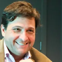 Grêmio sorri à toa após acertar salário de até R$ 80 mil com joia de R$ 437 milhões
