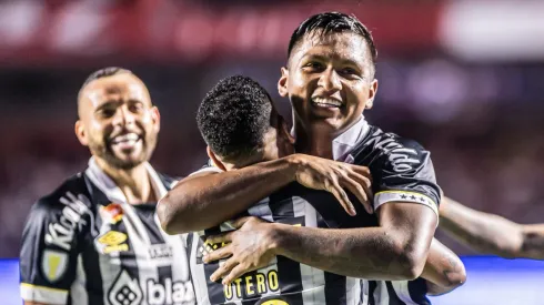 Santos surpreende no mercado e decide negociar importante nome do elenco de Carille. Foto: Abner Dourado/AGIF