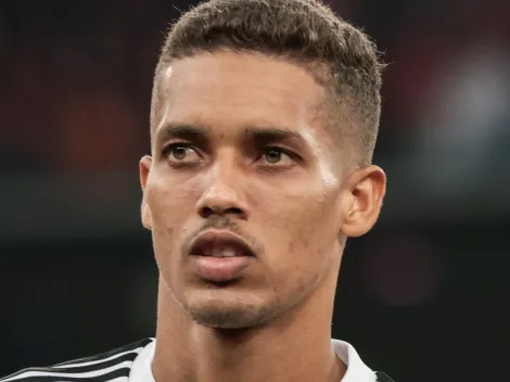 Campeão brasileiro pode assinar com o meia Pedrinho, de saída do Atlético