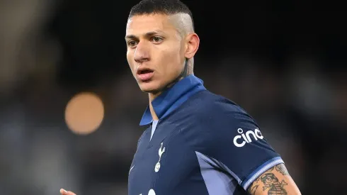 Richarlison pode deixar o Tottenham para atuar contra Neymar na Arábia Saudita. (Photo by Alex Davidson/Getty Images)