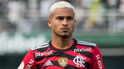 Flamengo João Gomes gera influência para o Wolves contratar meia do time de Tite. Foto: Robson Mafra/AGIF