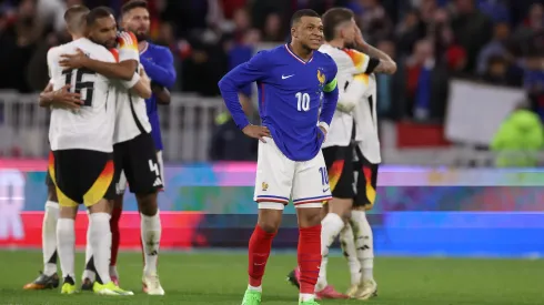 Mbappé em campo contra a Alemanha, em amistoso internacional (Foto: Alexander Hassenstein/Getty Images)