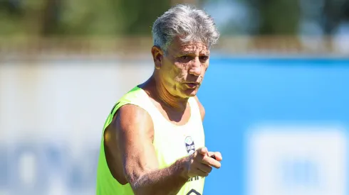 Renato encaminhou a escalação do Grêmio (Foto: Lucas Uebel/Grêmio/Divulgação)