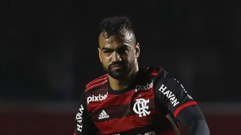 Fabrício Bruno é elogiado na Inglaterra. Foto: Ricardo Moreira/Getty Images