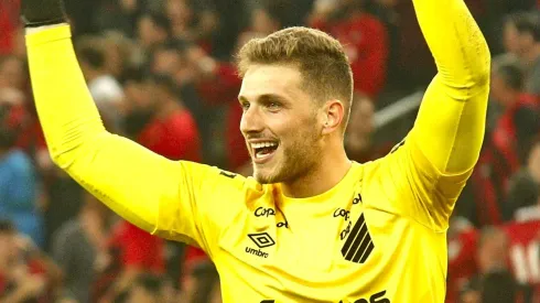 R$ 108 milhões: Bento fica mais perto de deixar o Athletico Paranaense por clube da Premier League. Foto: Gabriel Machado/AGIF